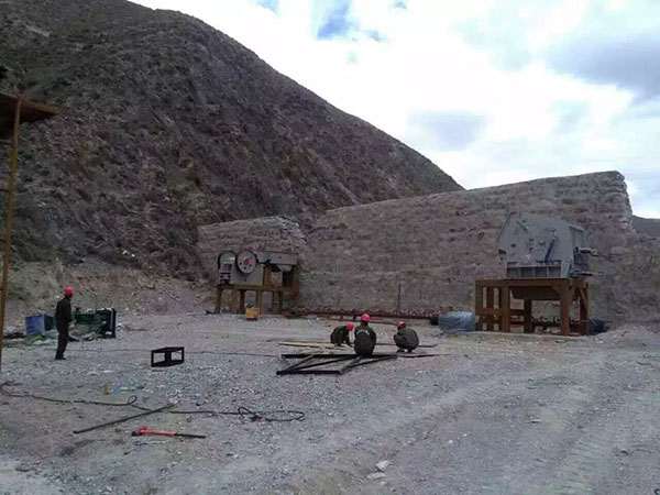 內(nèi)蒙古輪式重錘破碎機(jī)機(jī)械設(shè)備